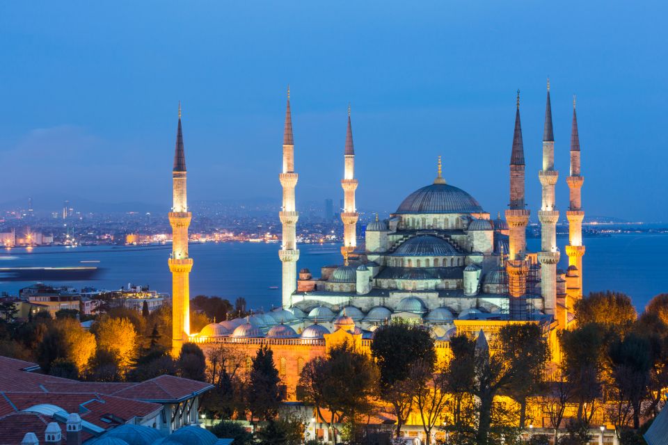 Antalya ou Istanbul ? Comparaison complète des voyages à Istanbul ou à Antalya- MOSQUE BLEU