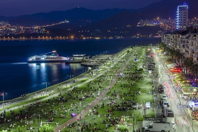 Que visiter à Izmir ? Jetée de Konak- Hotel Turquie